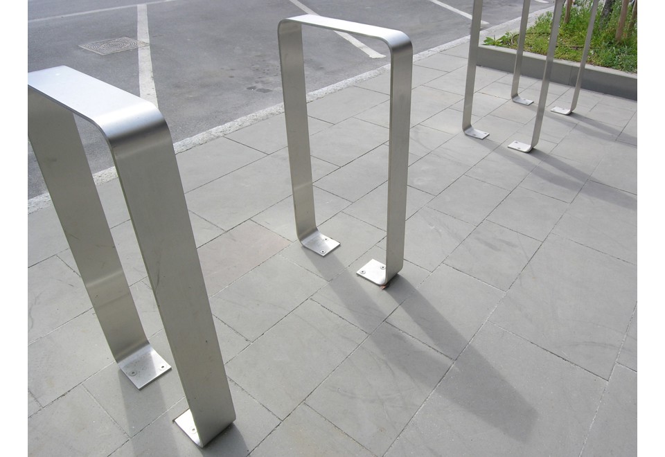 seconda foto CORNICE Rastrelliera in acciaio