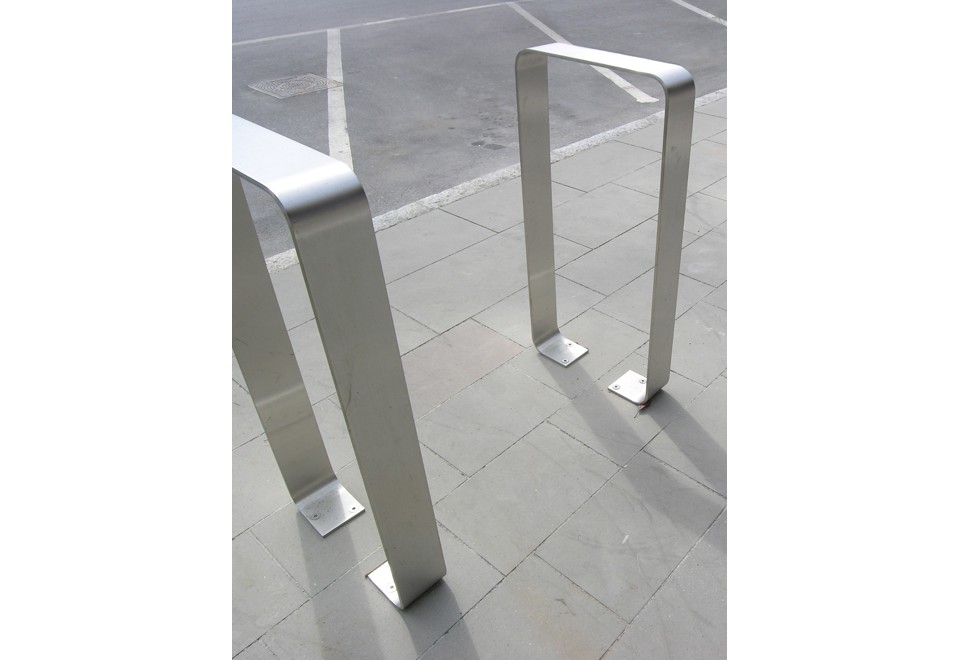 terza foto CORNICE Rastrelliera in acciaio