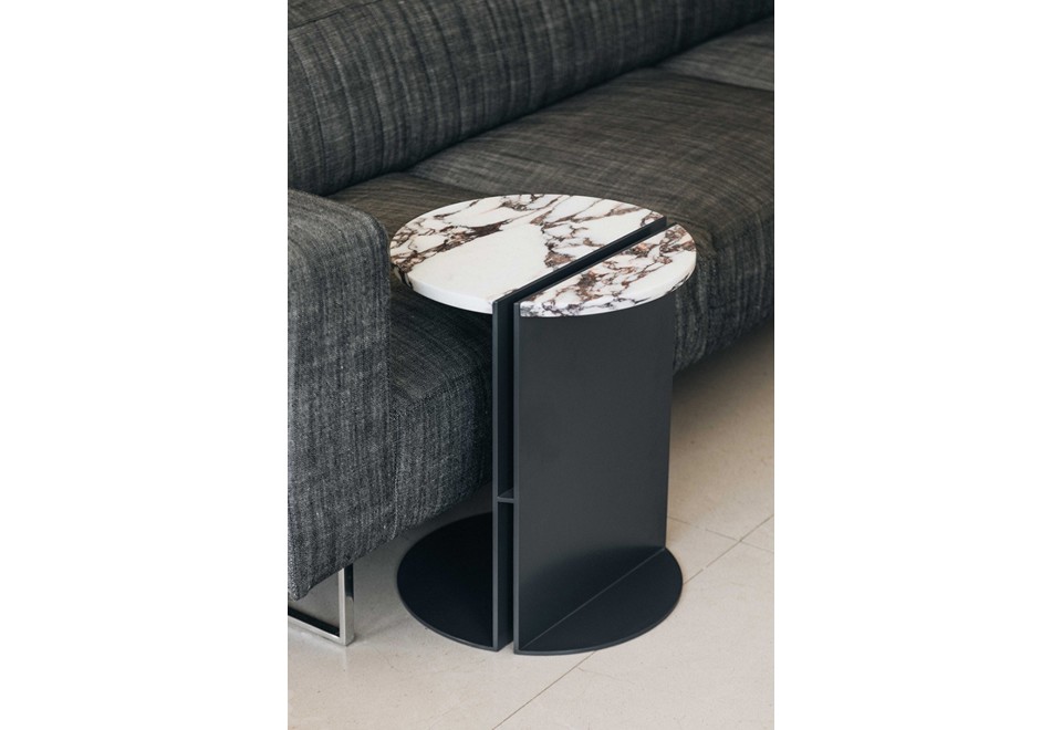 seconda foto HALF CALACATTA VIOLA Tavolino basso di servizio rotondo in marmo e alluminio