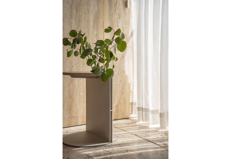 terza foto HALF TRAVERTINE Tavolino basso di servizio rotondo in marmo e alluminio