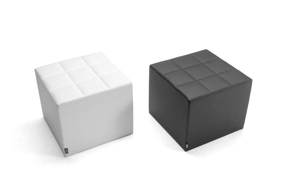 seconda foto SIGPOUF Pouf quadrato in pelle