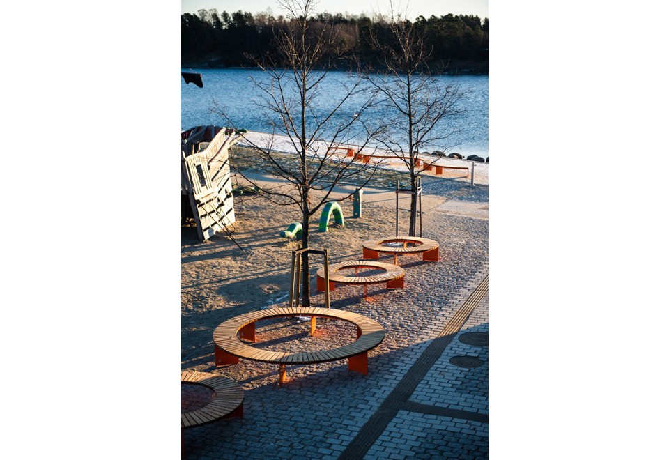 seconda foto VROOM Panchina circolare componibile in acciaio e legno