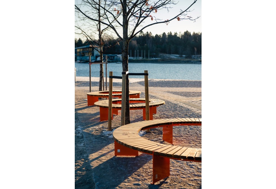 terza foto VROOM Panchina circolare componibile in acciaio e legno