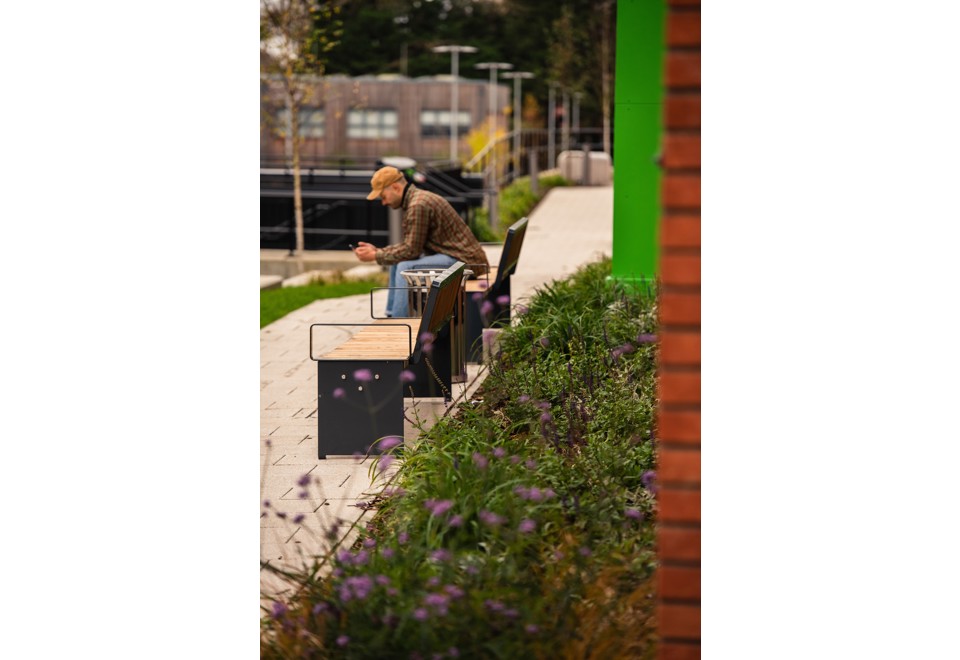 terza foto VROOM Panchina componibile in acciaio e legno senza schienale