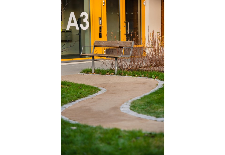 seconda foto APRIL Panchina in acciaio e legno con schienale