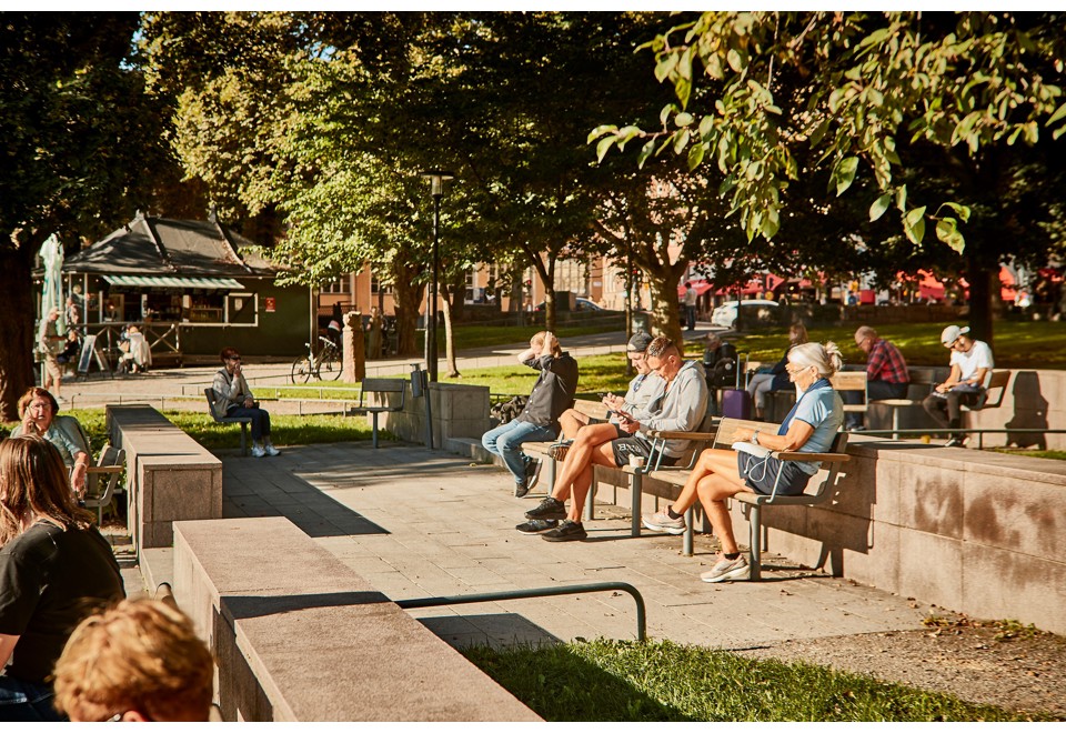 terza foto APRIL Panchina in acciaio e legno con schienale