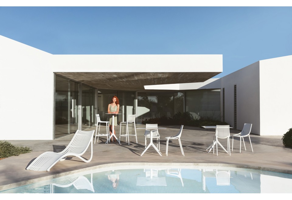 seconda foto IBIZA Sgabello alto impilabile in polipropilene con schienale