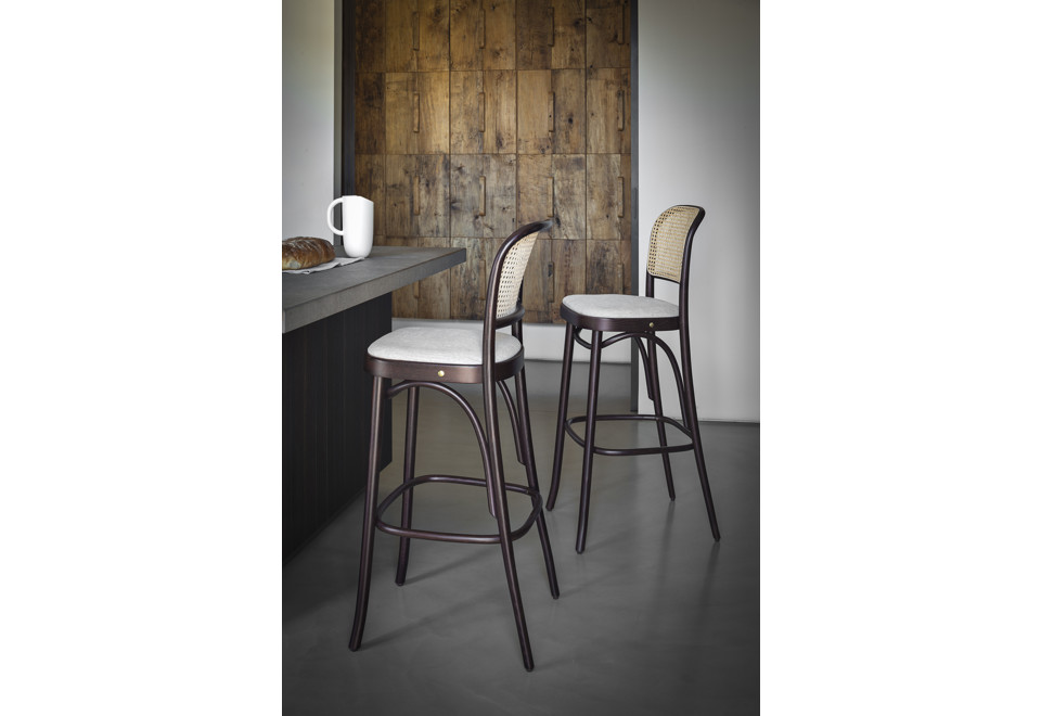 terza foto N. 811 Sgabello alto in faggio e paglia di Vienna