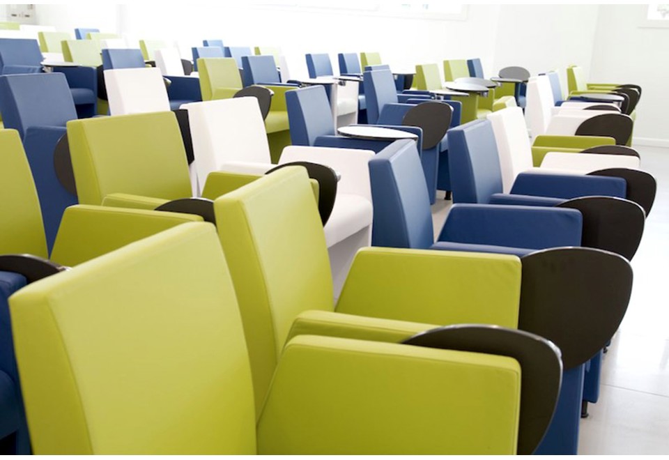 terza foto LOUNGE Poltrona in pelle con braccioli