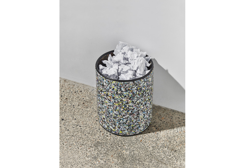 seconda foto CONFETTI Gettacarte in plastica riciclata