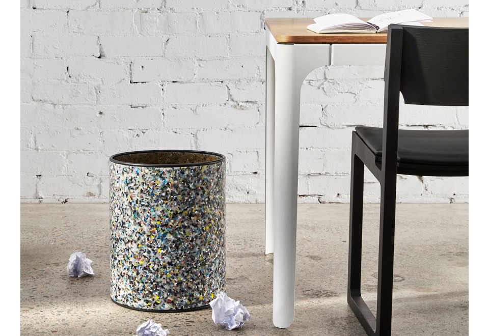 terza foto CONFETTI Gettacarte in plastica riciclata