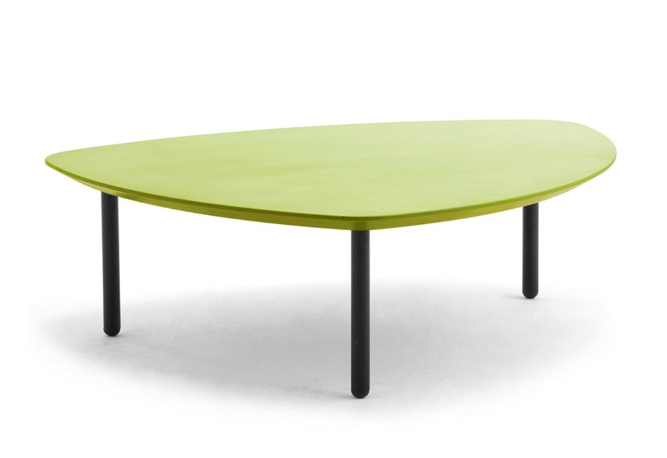 prima foto EOS Tavolino basso laccato triangolare in acciaio ed MDF