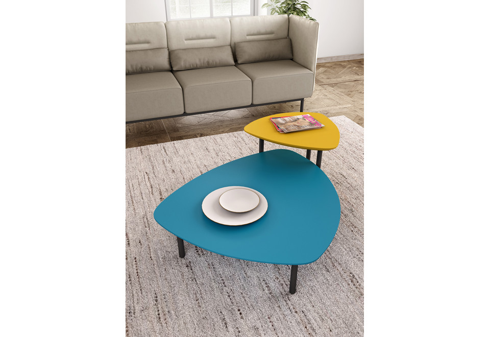 terza foto EOS Tavolino basso laccato triangolare in acciaio ed MDF